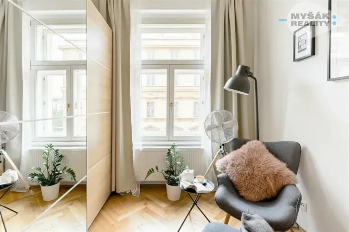 Pronájem bytu 2+kk, Praha, Rumunská, 45 m2