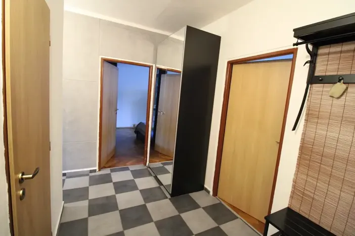 Prodej bytu 3+1, Karlovy Vary, Krymská, 68 m2