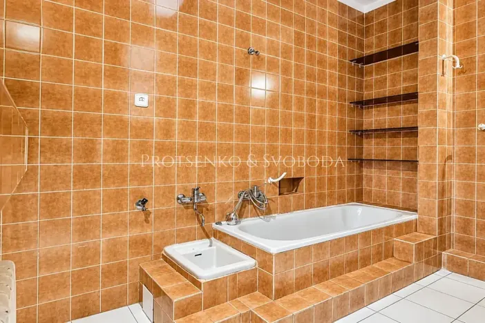 Prodej ordinace, Křižanov, Benešovo náměstí, 530 m2