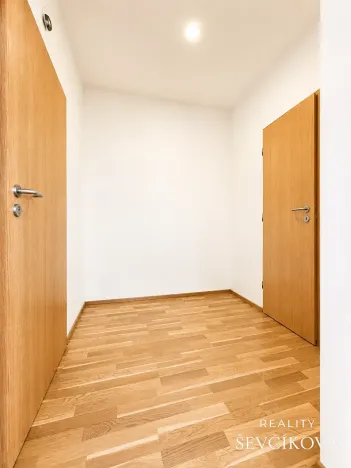Pronájem bytu 1+kk, Holice, náměstí T. G. Masaryka, 28 m2