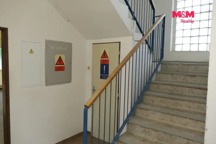 Pronájem kanceláře, Králův Dvůr, V Lukách, 200 m2