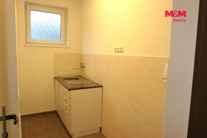 Pronájem kanceláře, Králův Dvůr, V Lukách, 200 m2
