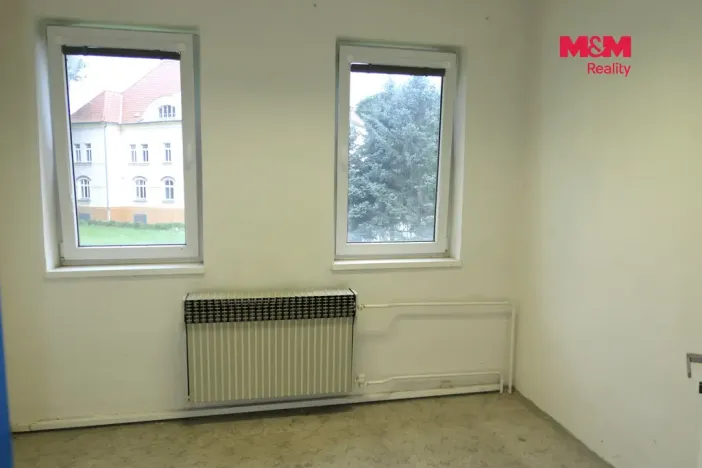 Pronájem kanceláře, Králův Dvůr, V Lukách, 200 m2