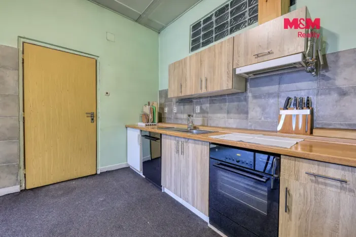 Prodej výrobních prostor, Černošín, 1100 m2