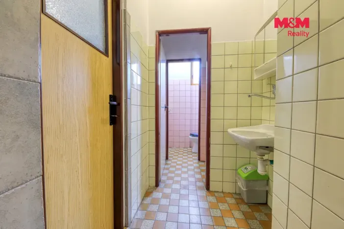 Prodej výrobních prostor, Černošín, 1100 m2