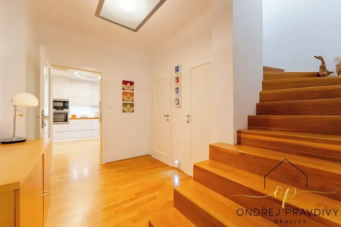 Prodej rodinného domu, Liteň, Karlštejnská, 237 m2