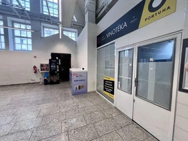 Pronájem obchodního prostoru, Karlovy Vary, 43 m2