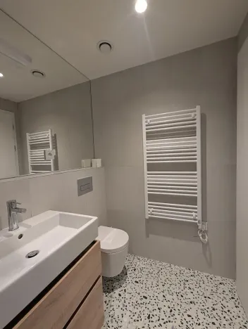 Pronájem bytu 1+kk, Praha - Radlice, U Komína, 34 m2