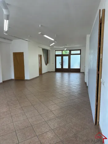 Pronájem obchodního prostoru, Staré Město, 90 m2