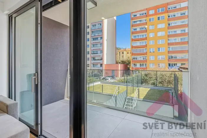 Pronájem bytu 1+kk, Praha - Modřany, Komořanská, 37 m2