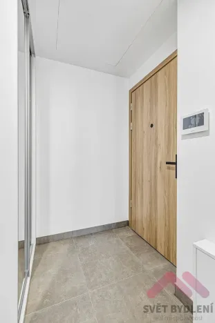 Pronájem bytu 1+kk, Praha - Modřany, Komořanská, 37 m2
