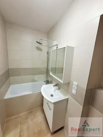 Pronájem bytu 1+kk, Praha - Vinohrady, Máchova, 30 m2