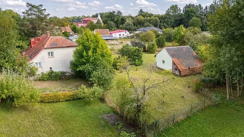 Prodej pozemku pro bydlení, Uhersko, 3765 m2