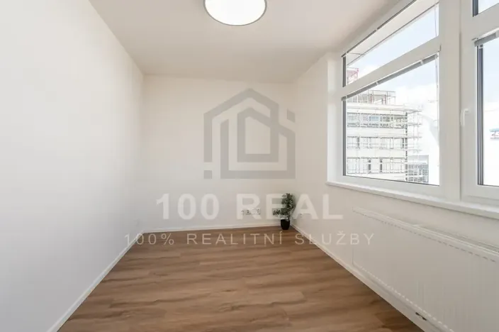 Pronájem bytu 1+kk, Pardubice, třída Míru, 30 m2
