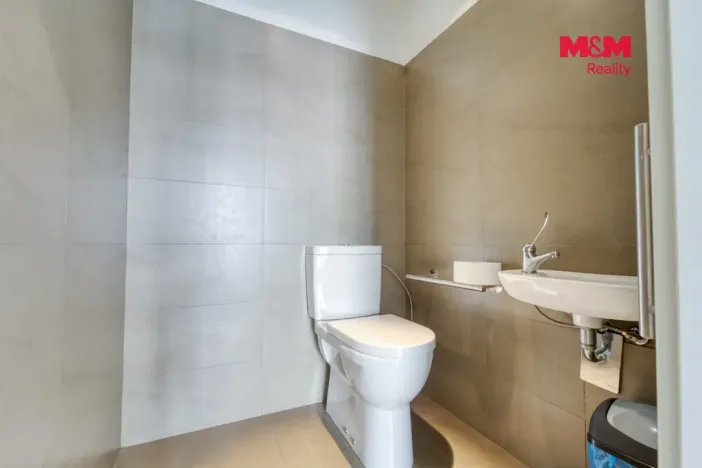Pronájem obchodního prostoru, Mariánské Lázně, Ruská, 108 m2
