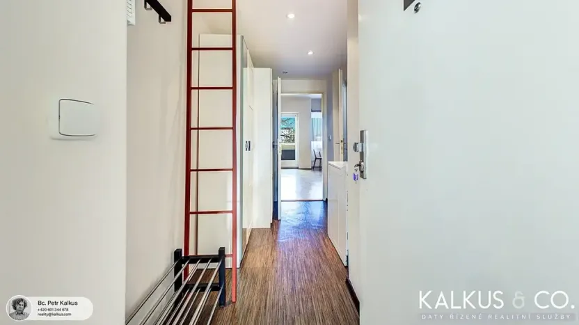 Pronájem bytu 1+kk, Hradec Králové, Smetanovo nábřeží, 27 m2