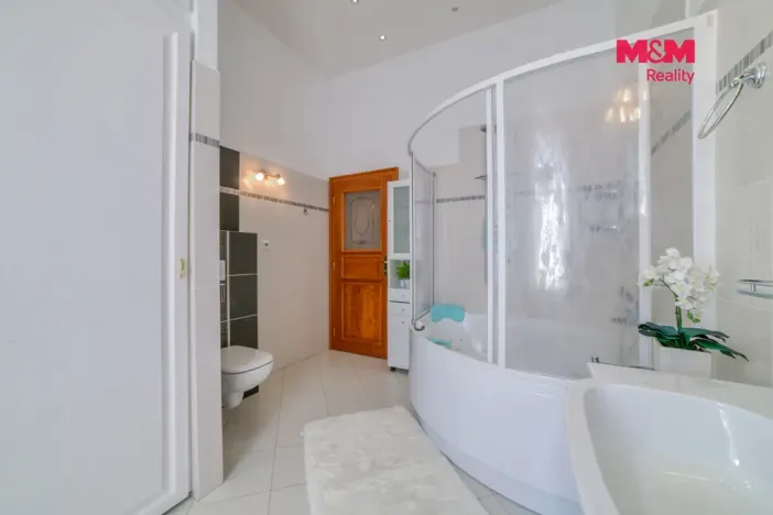 Prodej bytu 3+1, Mariánské Lázně - Úšovice, Anglická, 95 m2
