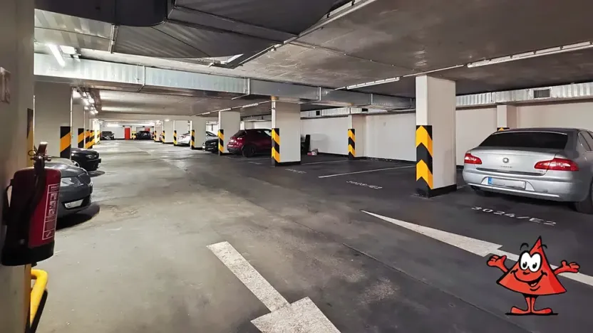 Pronájem garážového stání, Praha - Vysočany, Pod Harfou, 15 m2