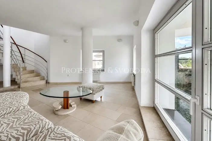 Prodej vily, Křižanov, Benešovo náměstí, 530 m2