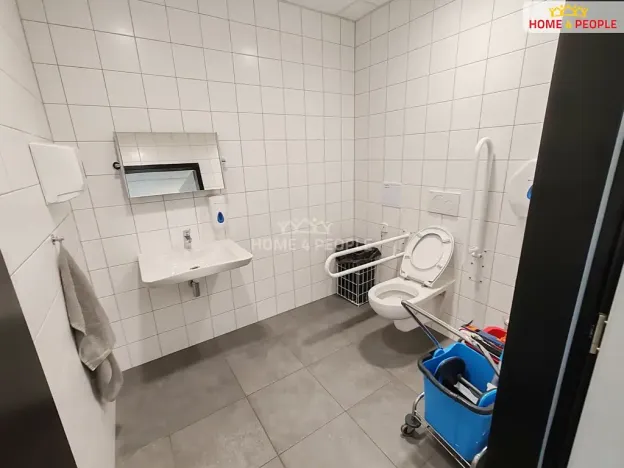 Pronájem skladu, Ostrov, 4400 m2