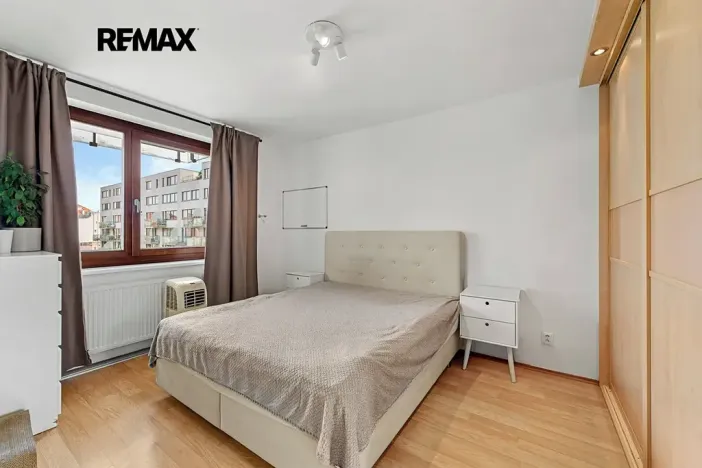 Prodej bytu 2+kk, Praha - Holešovice, Osadní, 54 m2