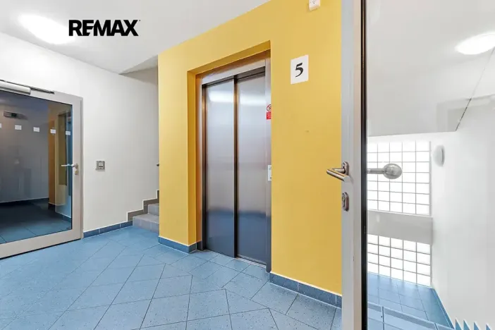 Prodej bytu 2+kk, Praha - Holešovice, Osadní, 54 m2