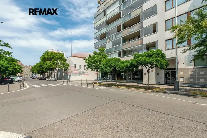 Prodej bytu 2+kk, Praha - Holešovice, Osadní, 54 m2