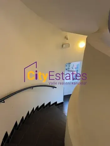 Pronájem bytu 1+kk, Praha - Holešovice, Šimáčkova, 50 m2