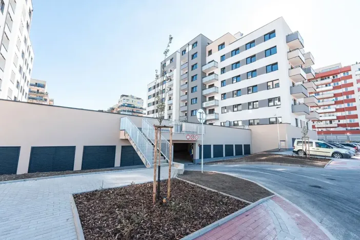 Pronájem bytu 2+kk, Praha - Hlubočepy, Fabiánové, 43 m2