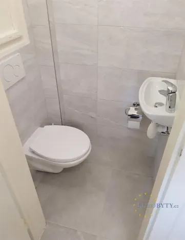 Pronájem bytu 2+kk, Praha - Holešovice, Přístavní, 40 m2