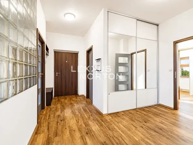 Pronájem bytu 3+1, Praha - Podolí, Lopatecká, 155 m2