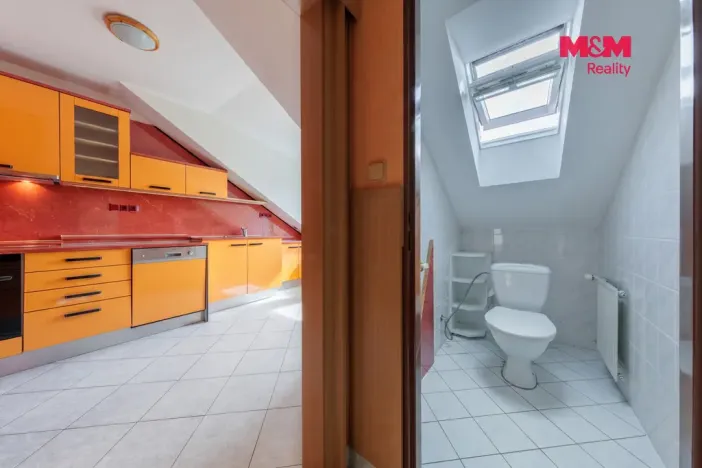 Prodej bytu 3+1, Ostrov, Masarykova, 87 m2