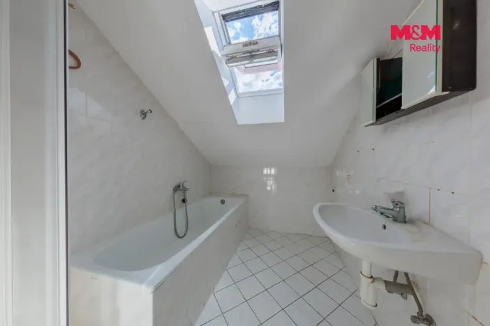 Prodej bytu 3+1, Ostrov, Masarykova, 87 m2