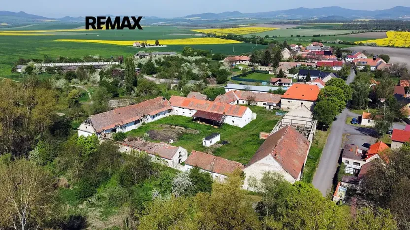 Prodej zemědělského objektu, Počedělice, 2500 m2