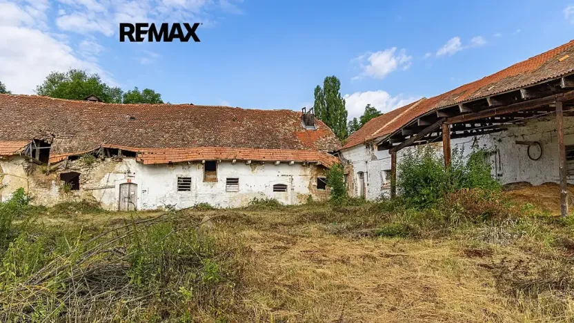 Prodej zemědělského objektu, Počedělice, 2500 m2