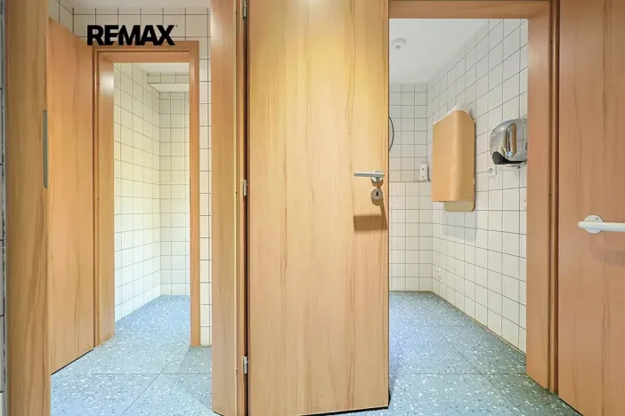 Pronájem obchodního prostoru, Plzeň, Škroupova, 210 m2