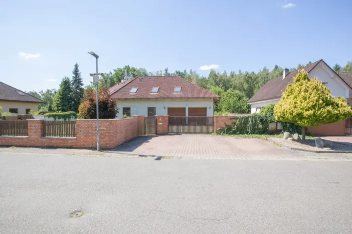 Prodej rodinného domu, Sezemice - Veská, 400 m2