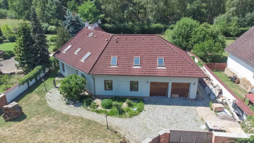 Prodej rodinného domu, Sezemice - Veská, 400 m2