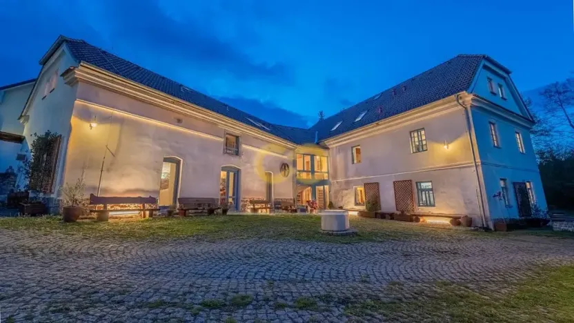 Prodej ubytování, Uzeničky, 590 m2