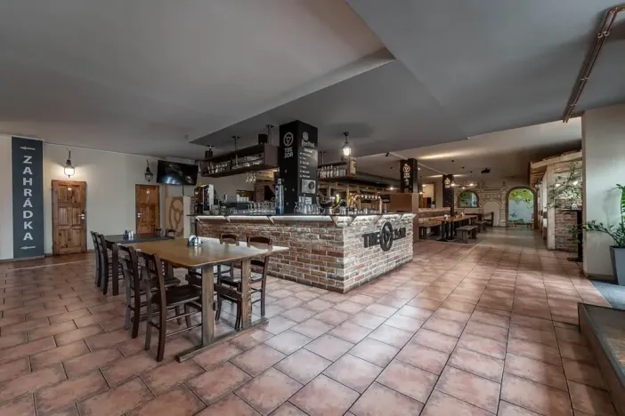 Pronájem restaurace, Praha - Braník, Branická, 610 m2