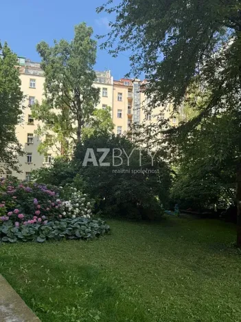 Pronájem bytu 1+kk, Praha - Bubeneč, Jaselská, 29 m2