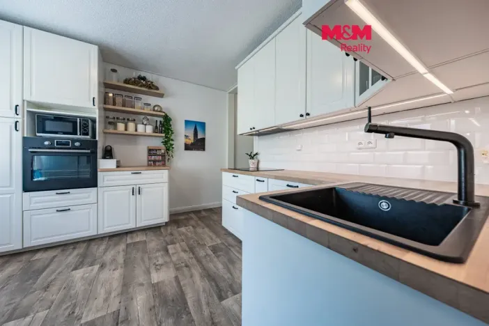 Prodej bytu 3+1, Volary, Sídl. Míru, 70 m2