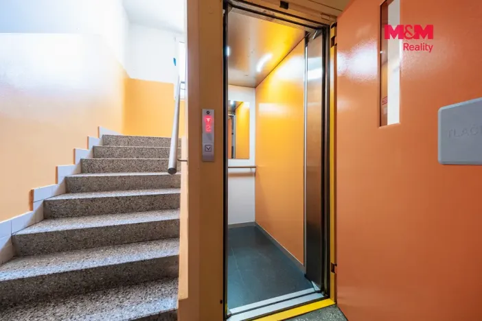 Prodej bytu 3+1, Volary, Sídl. Míru, 70 m2