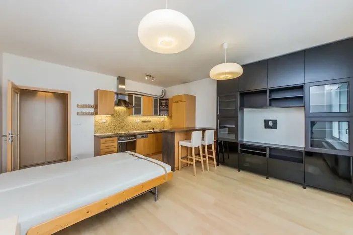 Pronájem bytu 1+kk, Praha - Horní Měcholupy, Mantovská, 45 m2