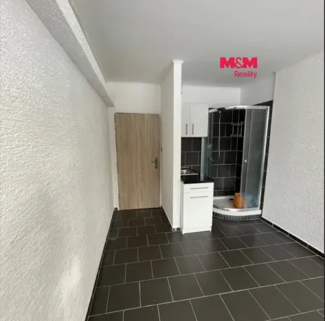 Pronájem bytu 1+kk, Komárov, Okružní, 17 m2