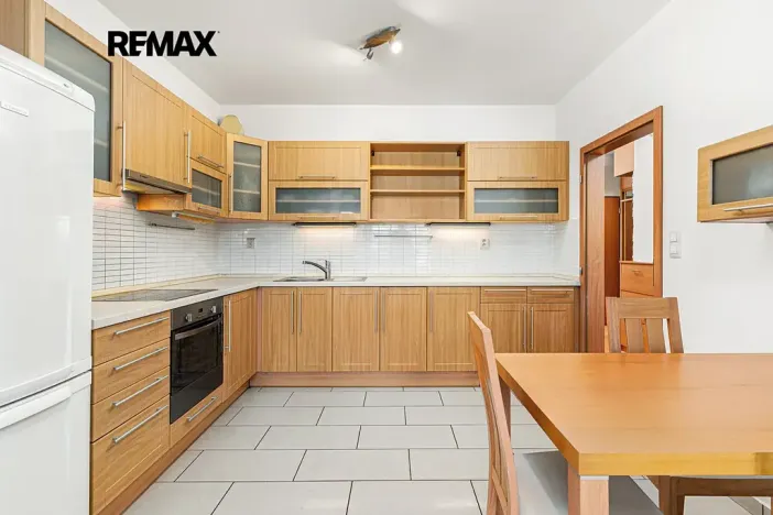 Pronájem bytu 2+kk, Praha - Vysočany, Podkovářská, 54 m2