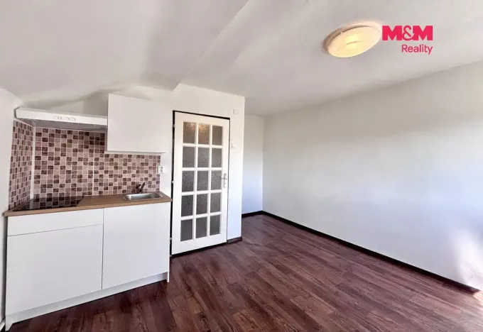 Pronájem bytu 1+kk, Nový Bor, Sklářská, 24 m2