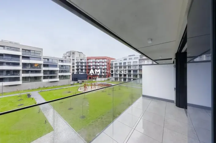 Pronájem garážového stání, Praha - Žižkov, Šrámkové, 14 m2