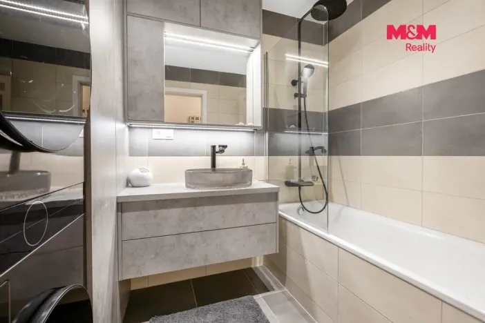 Prodej bytu 4+kk, Králův Dvůr - Levín, Na Lucberku, 141 m2