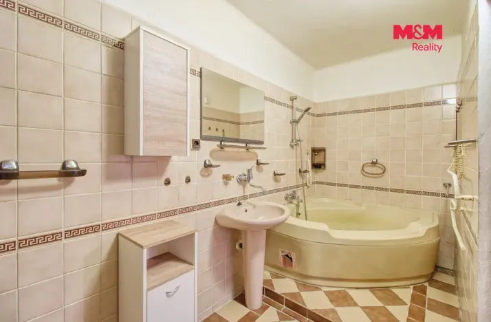 Prodej rodinného domu, Žatec, Kadaňská, 268 m2